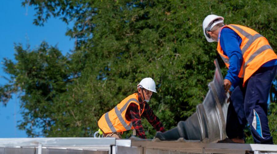 Professional residential roofers in Delong, IN
